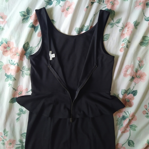 Black Sleeveless Peplum Dress - Picture 2 of 7